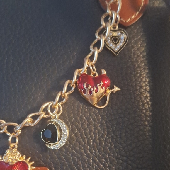 Elegant Heart Bag Charm - Picture 4 of 6